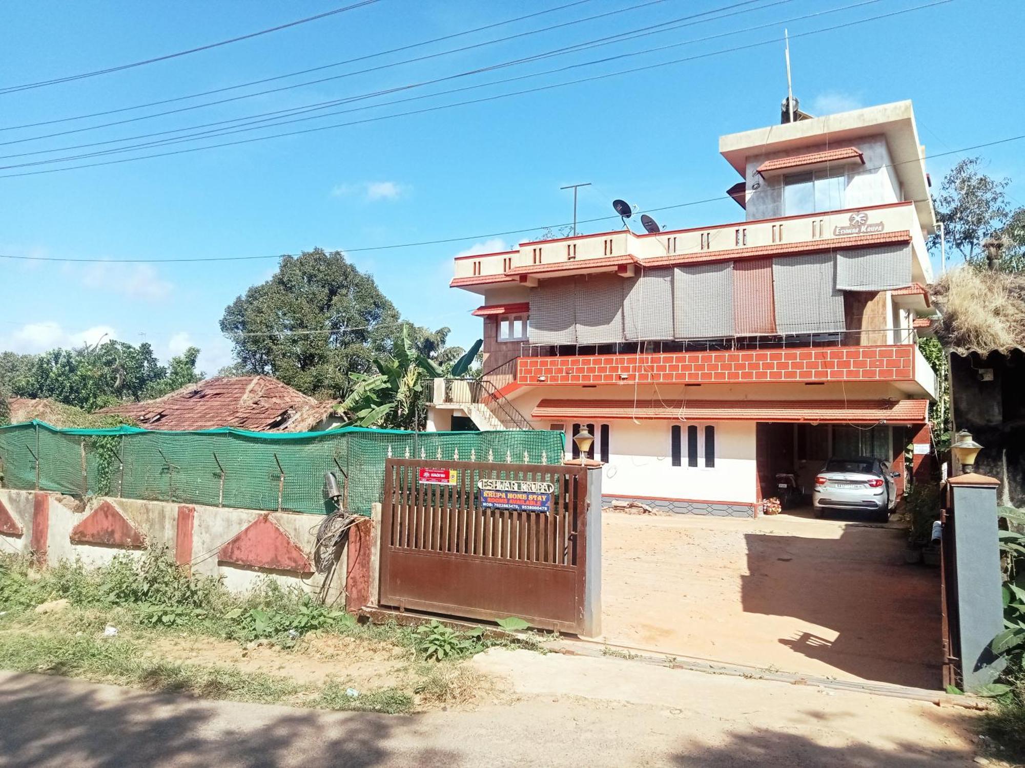 Eshwarkrupa Homestay มาดิเครี ภายนอก รูปภาพ