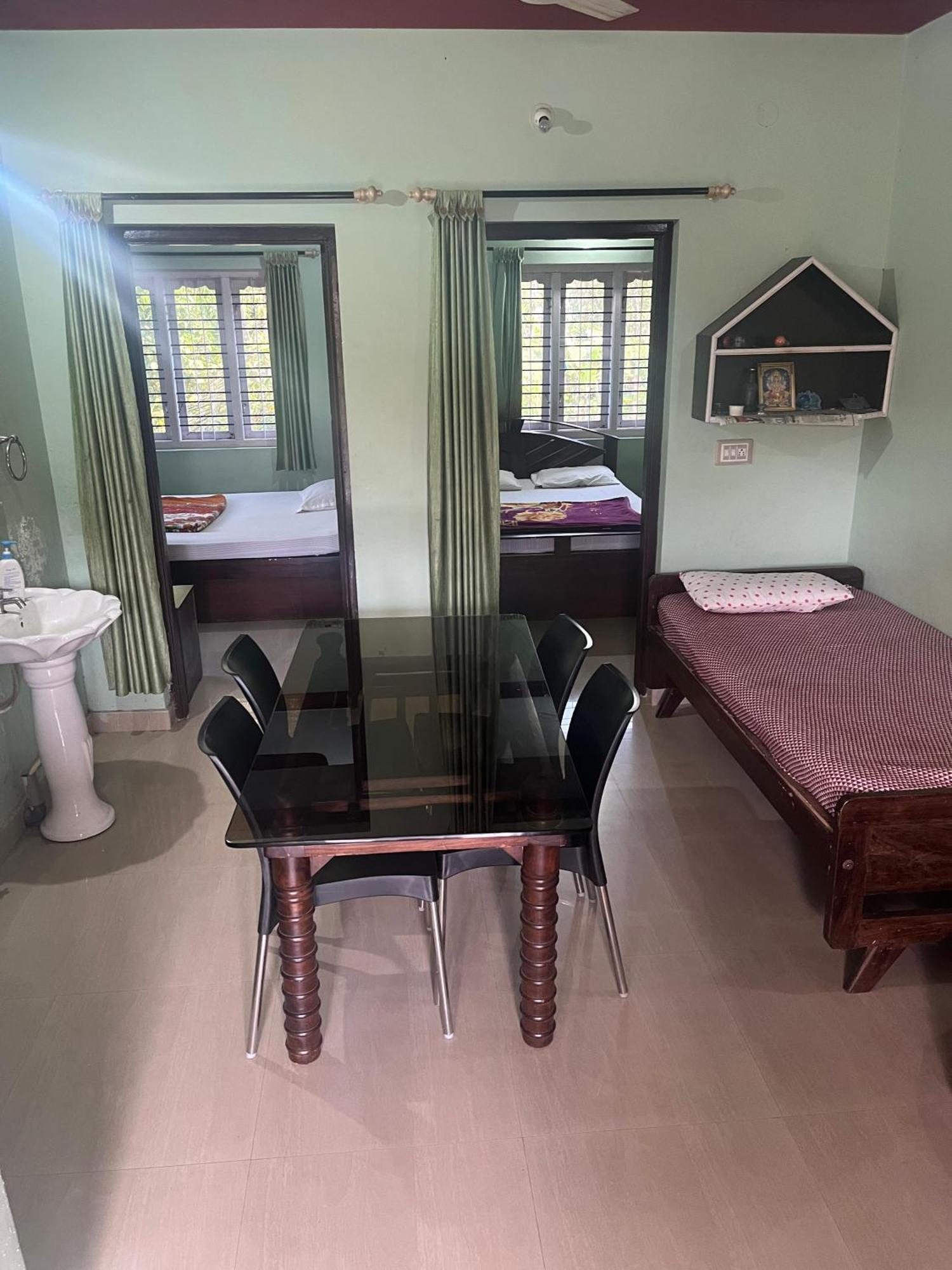 Eshwarkrupa Homestay มาดิเครี ภายนอก รูปภาพ