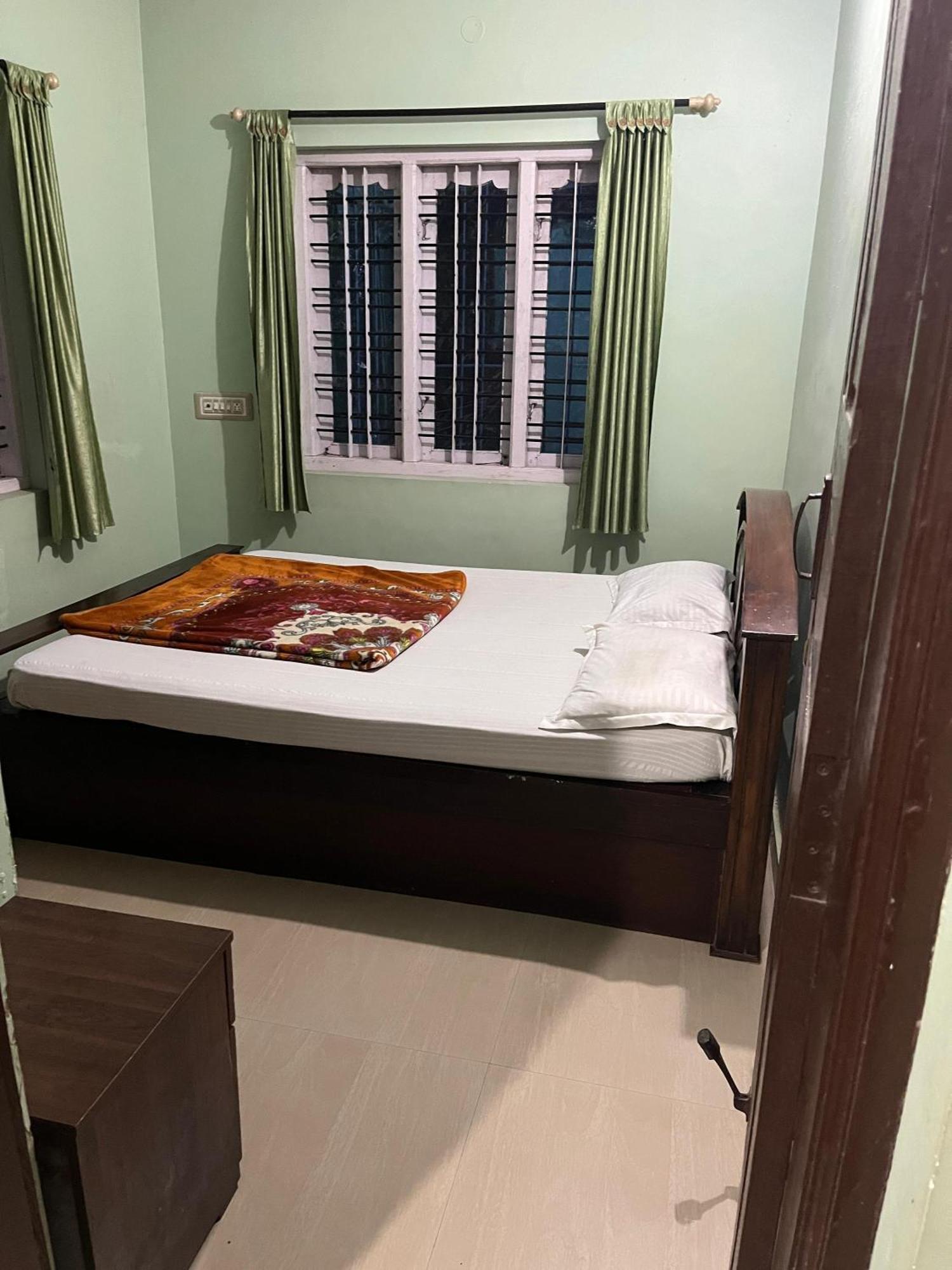 Eshwarkrupa Homestay มาดิเครี ภายนอก รูปภาพ