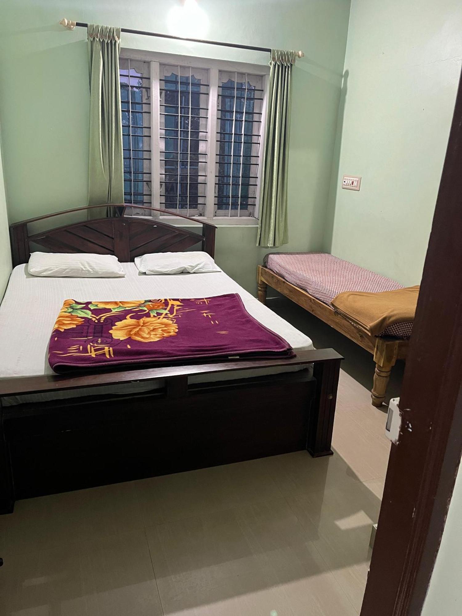 Eshwarkrupa Homestay มาดิเครี ภายนอก รูปภาพ