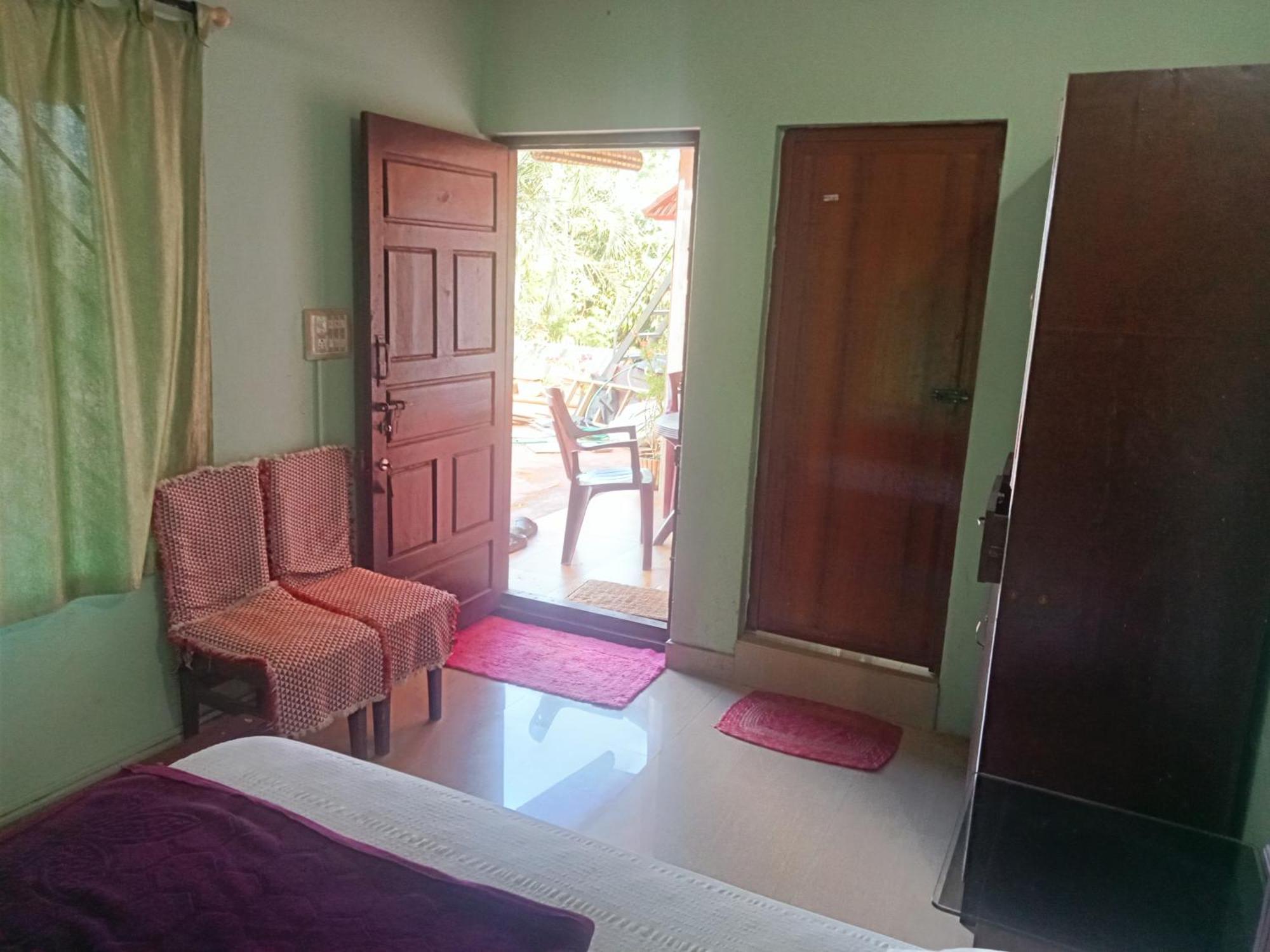 Eshwarkrupa Homestay มาดิเครี ภายนอก รูปภาพ