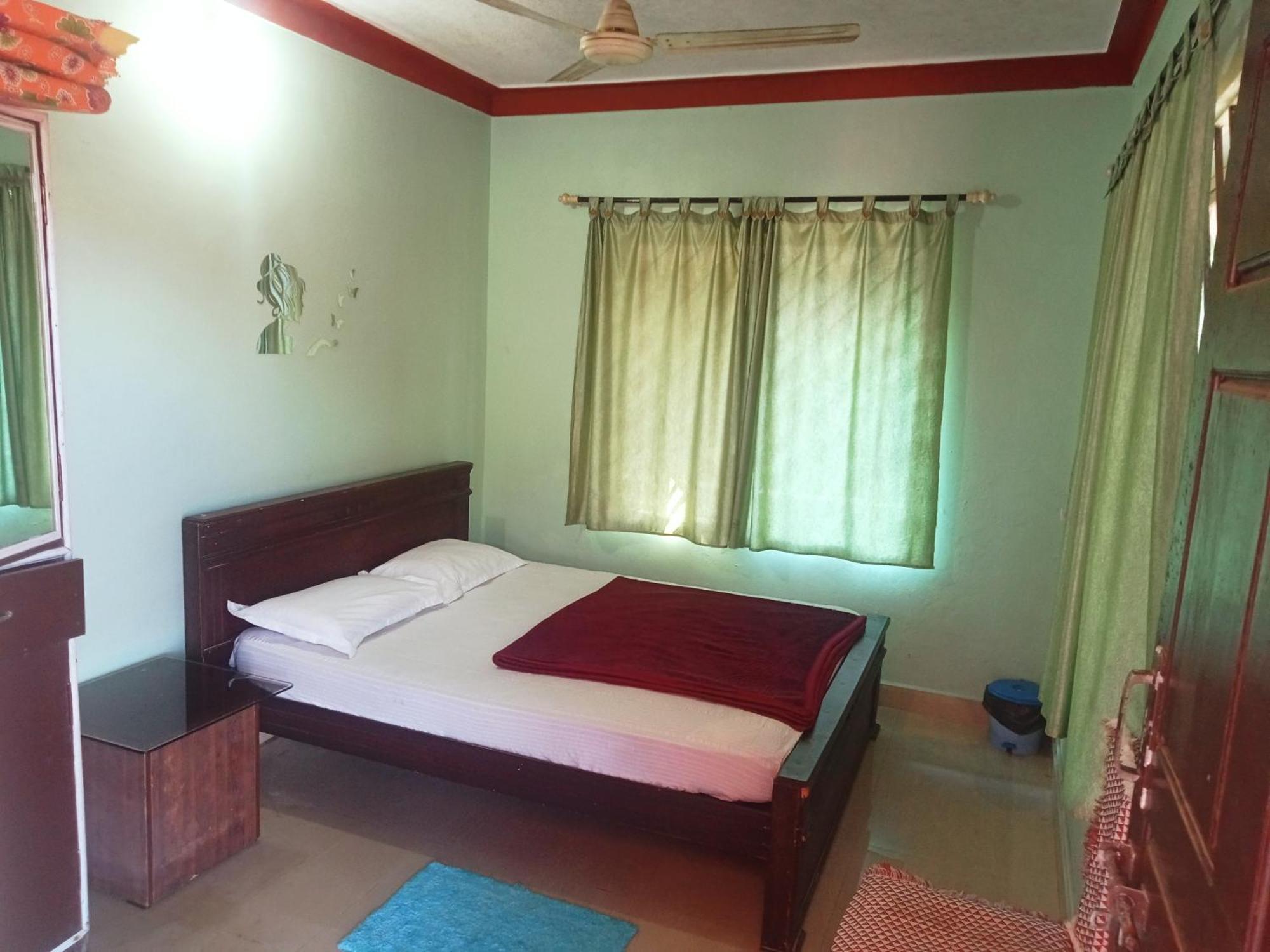 Eshwarkrupa Homestay มาดิเครี ภายนอก รูปภาพ