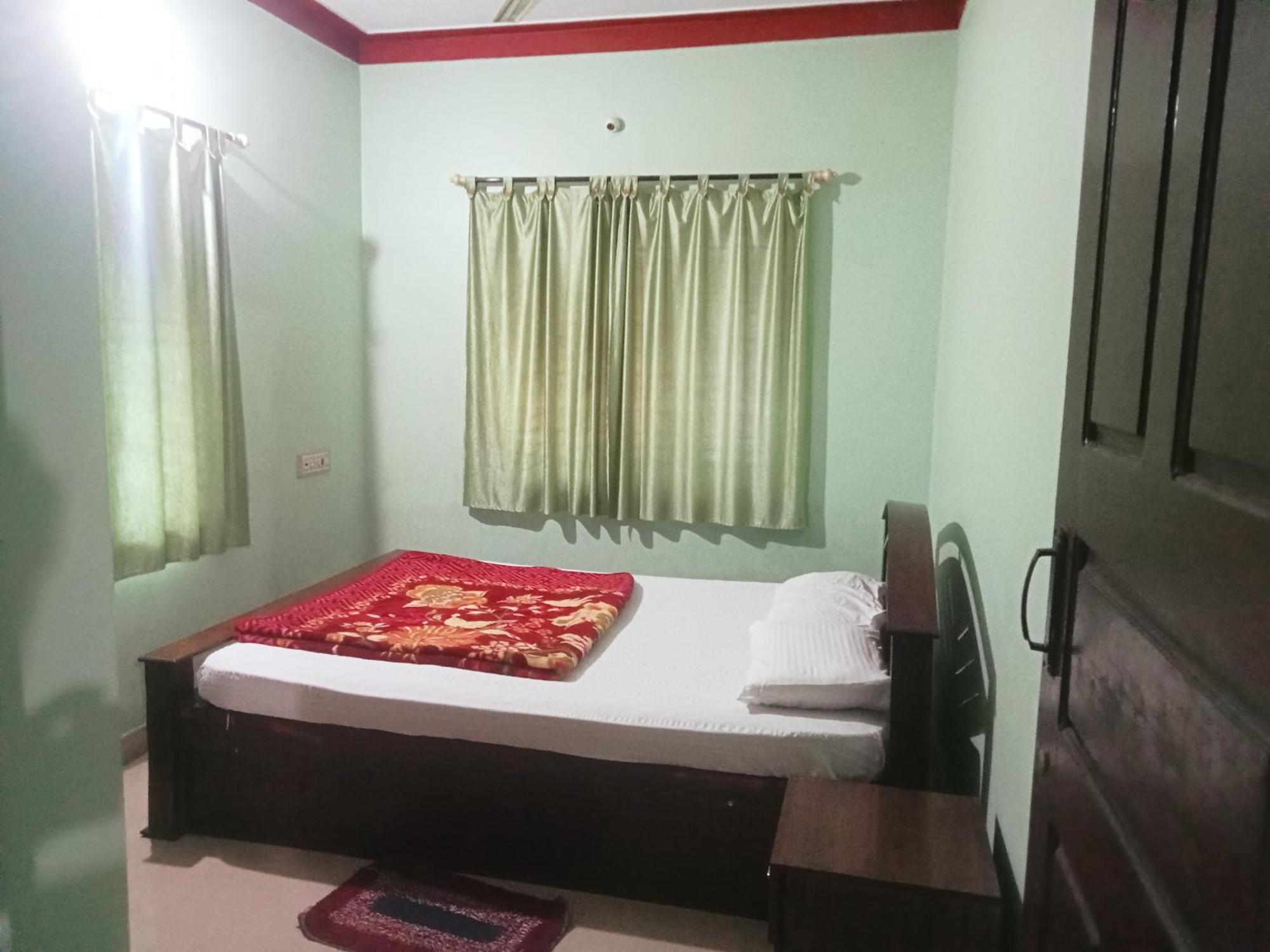 Eshwarkrupa Homestay มาดิเครี ภายนอก รูปภาพ