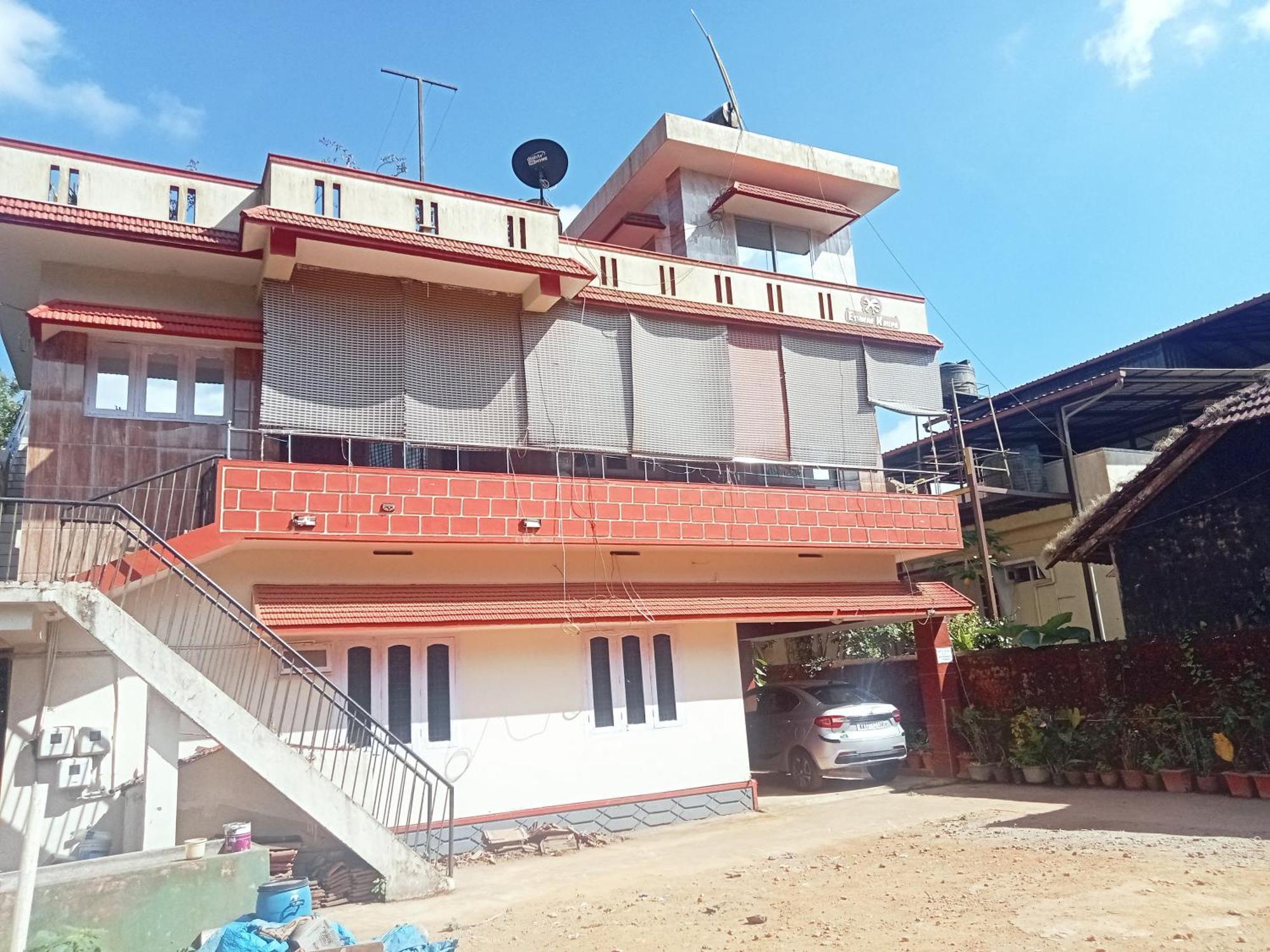 Eshwarkrupa Homestay มาดิเครี ภายนอก รูปภาพ