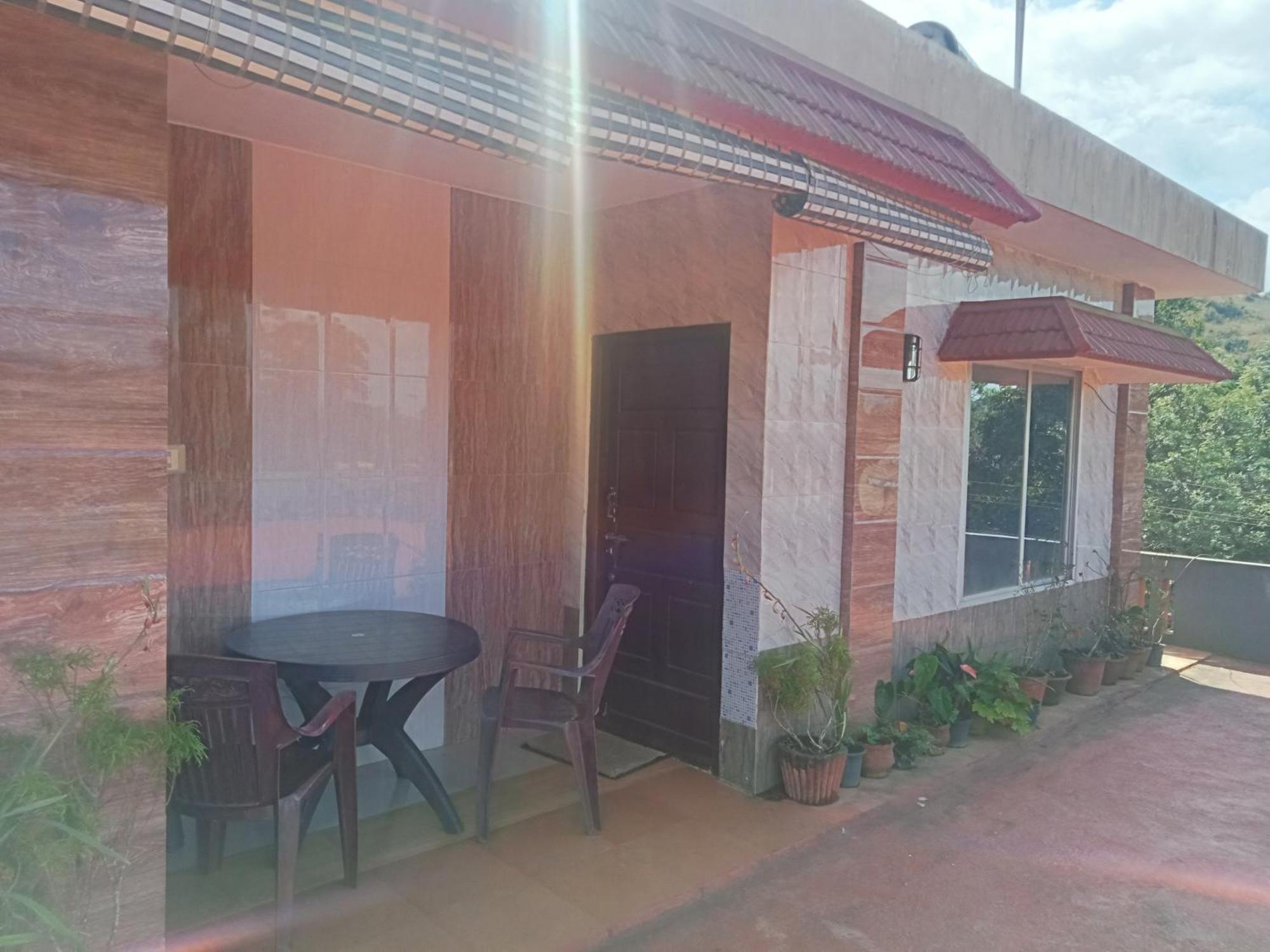 Eshwarkrupa Homestay มาดิเครี ภายนอก รูปภาพ