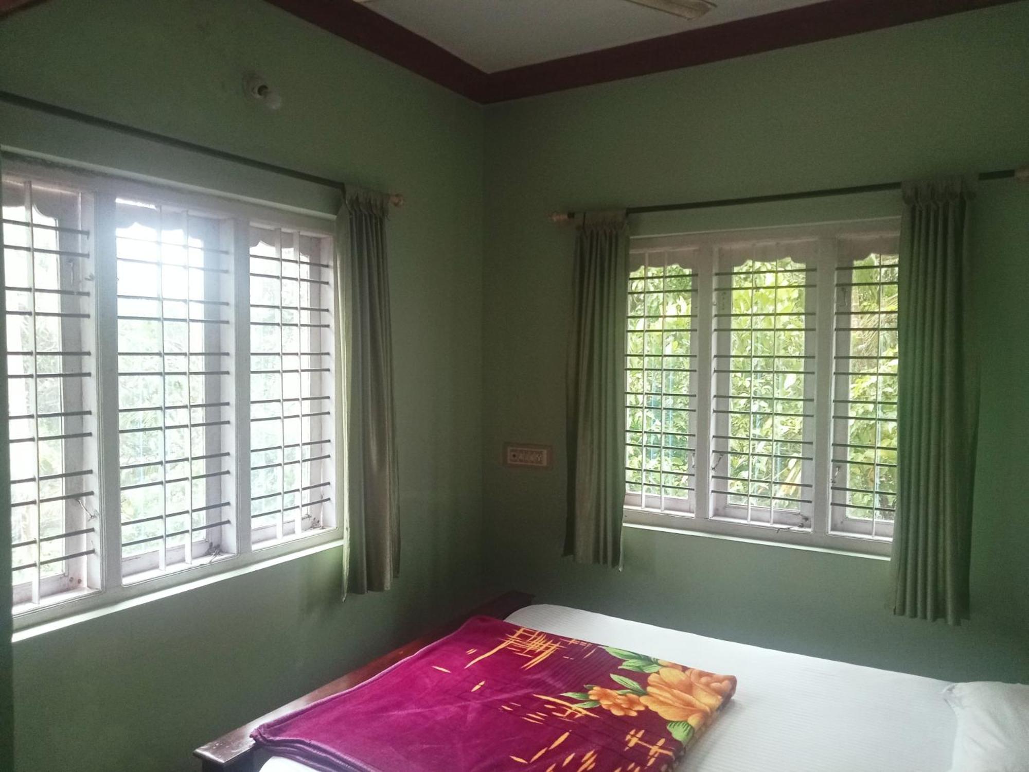 Eshwarkrupa Homestay มาดิเครี ภายนอก รูปภาพ